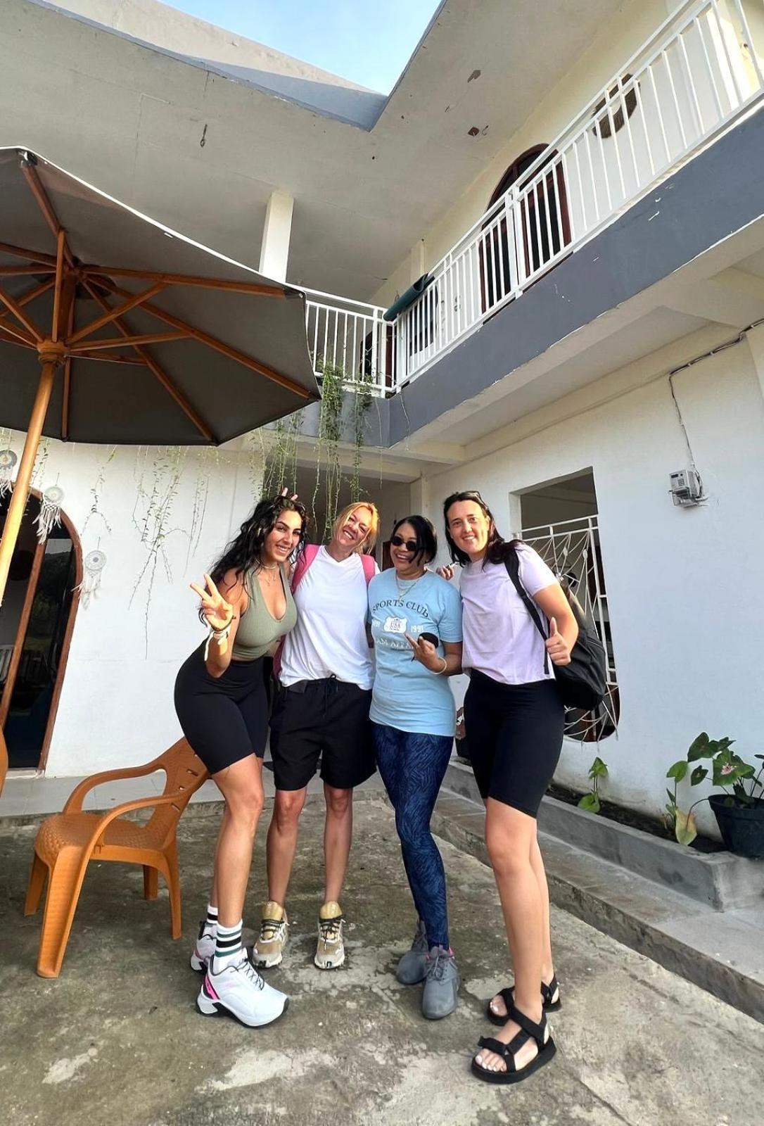 D'Flora Homestay Labuan Bajo Exterior foto