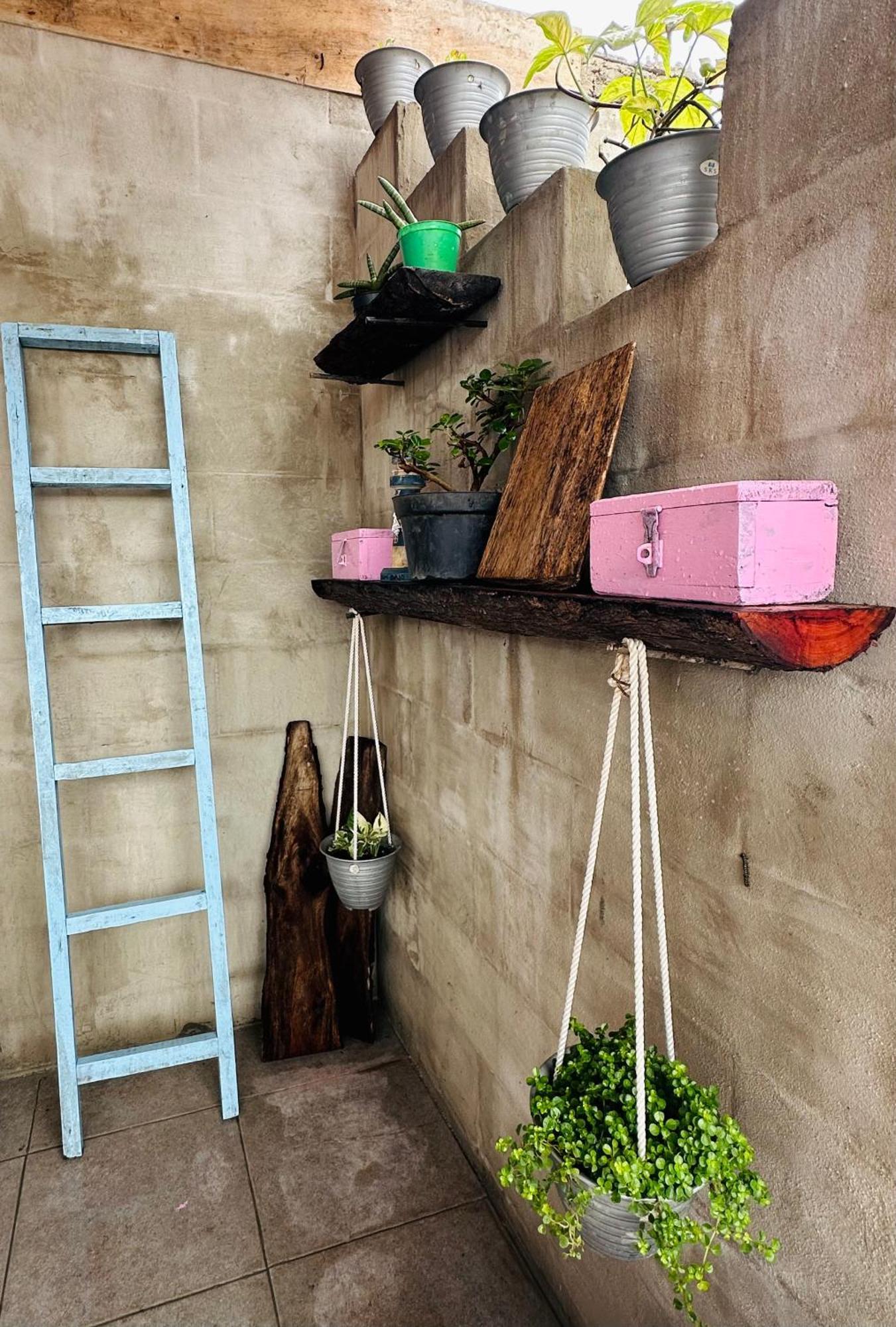 D'Flora Homestay Labuan Bajo Exterior foto