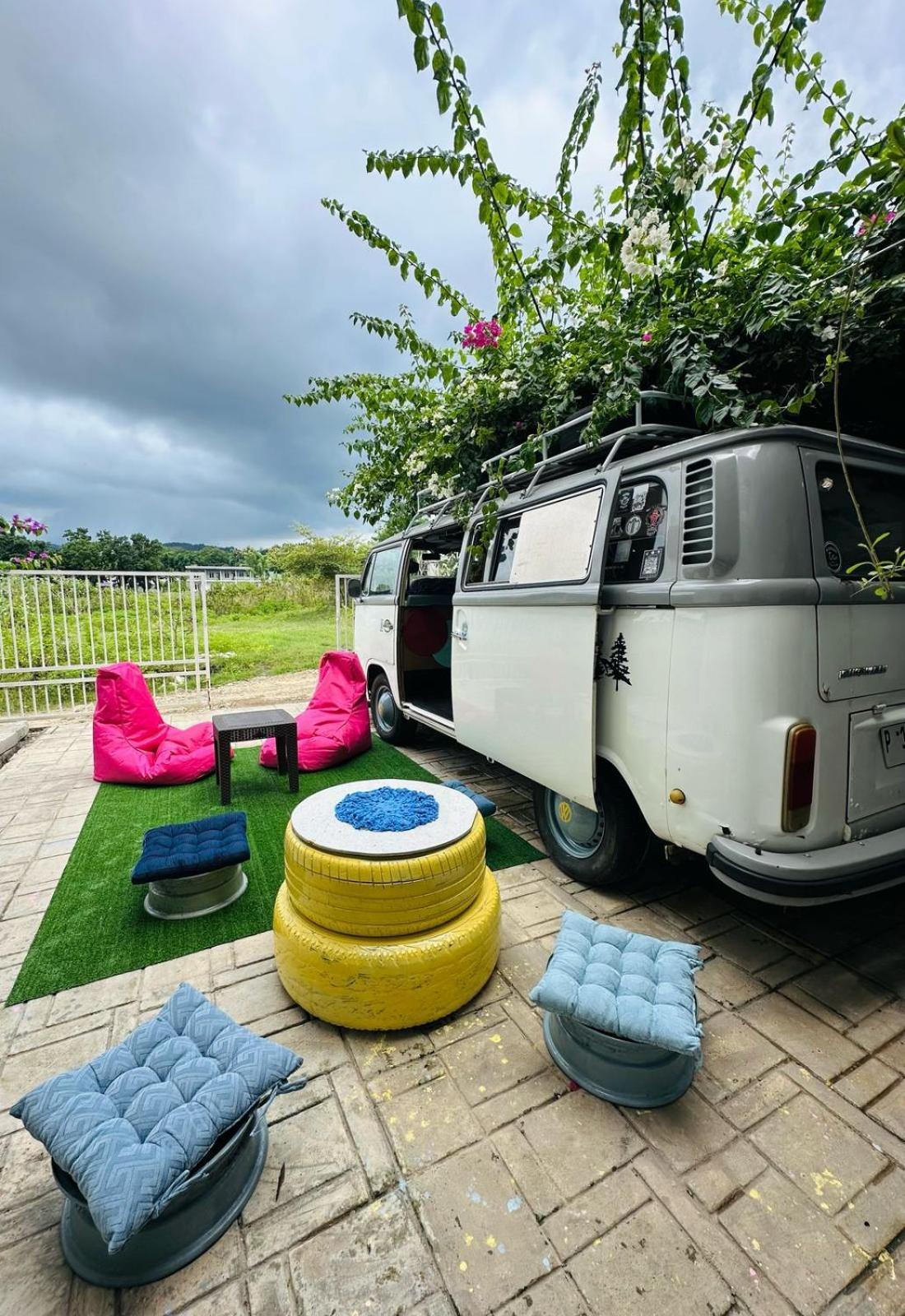 D'Flora Homestay Labuan Bajo Exterior foto