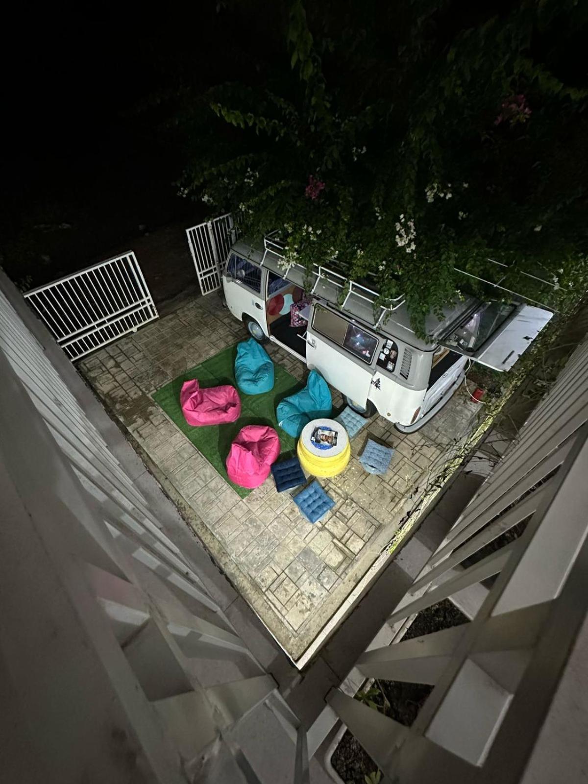 D'Flora Homestay Labuan Bajo Exterior foto