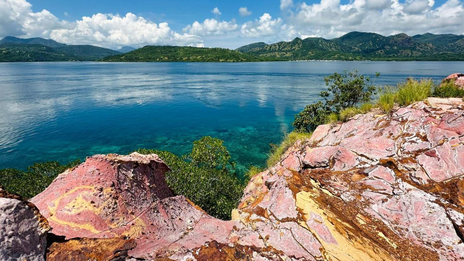 D'Flora Homestay Labuan Bajo Exterior foto