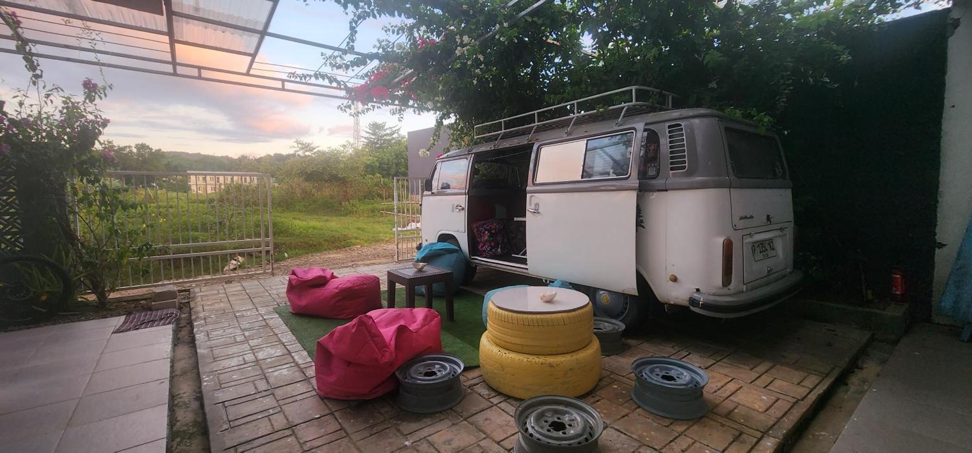 D'Flora Homestay Labuan Bajo Exterior foto