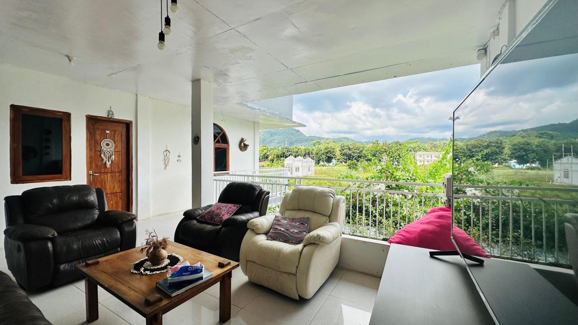 D'Flora Homestay Labuan Bajo Exterior foto