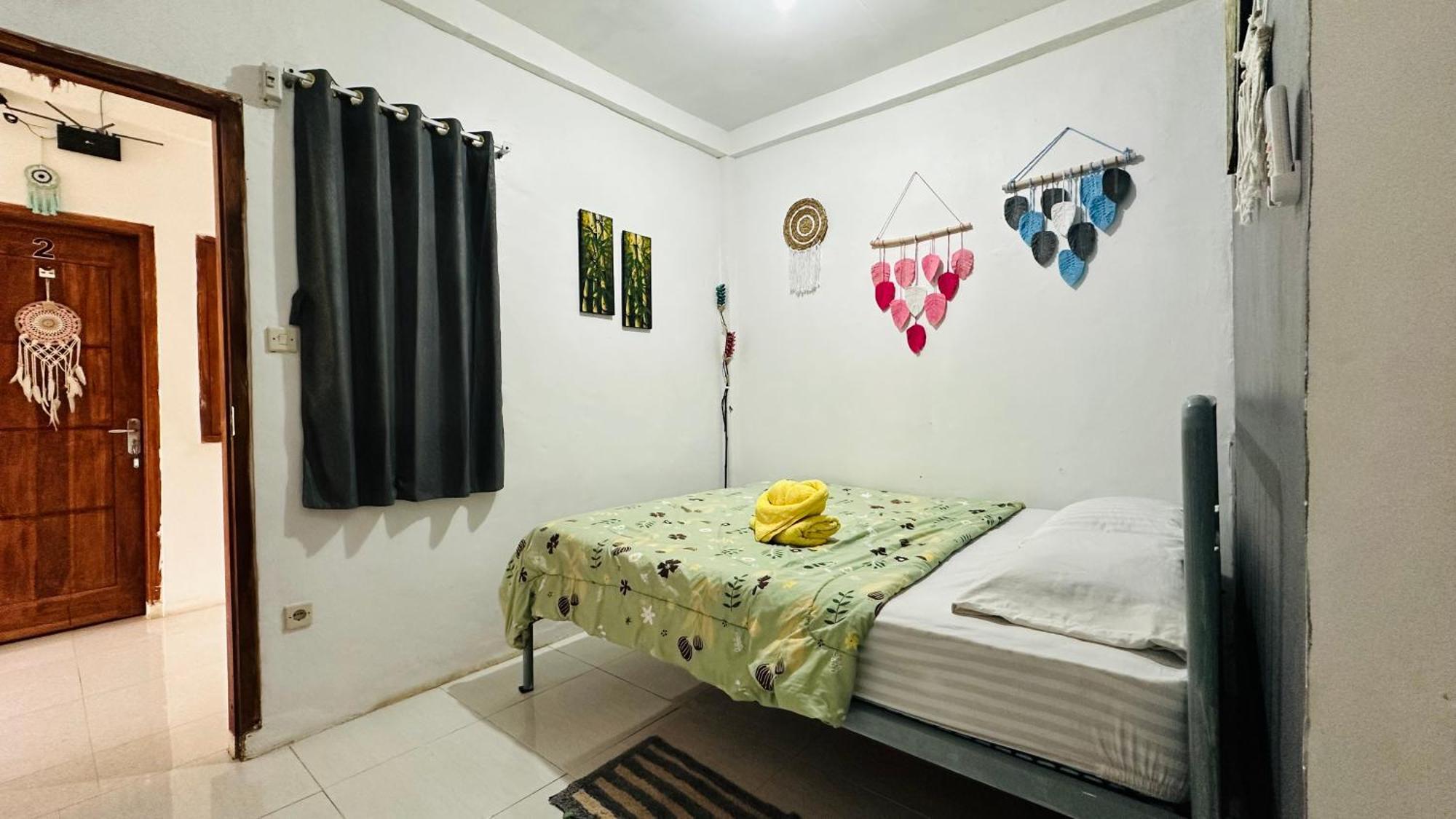 D'Flora Homestay Labuan Bajo Exterior foto